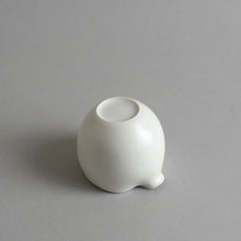Load image into Gallery viewer, 片口丸小(白) / 高久敏士
