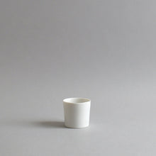 Load image into Gallery viewer, ぐい呑み(白) / 高久敏士