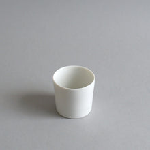 Load image into Gallery viewer, ぐい呑み(白) / 高久敏士