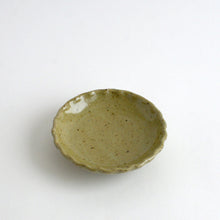 画像をギャラリービューアに読み込む, 花形4.5寸皿 / 西持田窯