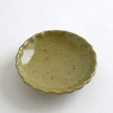 画像をギャラリービューアに読み込む, 花形4.5寸皿 / 西持田窯