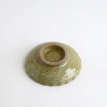 画像をギャラリービューアに読み込む, 花形4.5寸皿 / 西持田窯