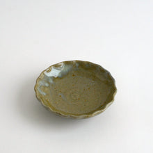 画像をギャラリービューアに読み込む, 花形4.5寸皿 / 西持田窯