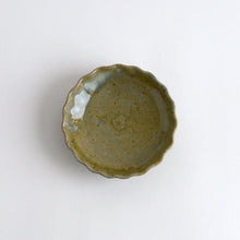 画像をギャラリービューアに読み込む, 花形4.5寸皿 / 西持田窯