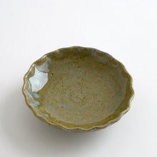 画像をギャラリービューアに読み込む, 花形4.5寸皿 / 西持田窯