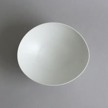 画像をギャラリービューアに読み込む, 楕円鉢中(白) / 高久敏士