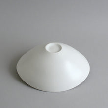 画像をギャラリービューアに読み込む, 楕円鉢中(白) / 高久敏士