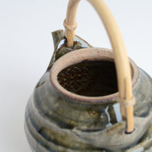 画像をギャラリービューアに読み込む, 土瓶(弦付き) / 西持田窯