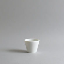 画像をギャラリービューアに読み込む, ミニ猪口(白) / 高久敏士