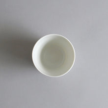 画像をギャラリービューアに読み込む, ミニ猪口(白) / 高久敏士