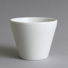 画像をギャラリービューアに読み込む, ミニ猪口(白) / 高久敏士