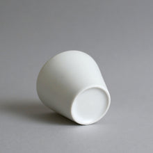画像をギャラリービューアに読み込む, ミニ猪口(白) / 高久敏士