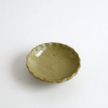 画像をギャラリービューアに読み込む, 花形3.5寸皿 / 西持田窯