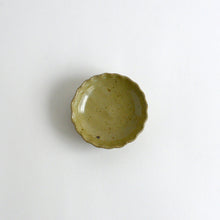 画像をギャラリービューアに読み込む, 花形3.5寸皿 / 西持田窯