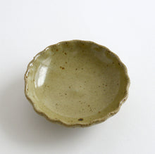 画像をギャラリービューアに読み込む, 花形3.5寸皿 / 西持田窯