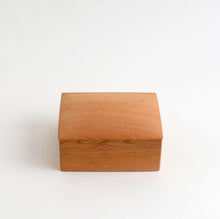 Load image into Gallery viewer, 欅角箱 / 中沢学