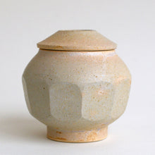 画像をギャラリービューアに読み込む, 灰マット面どりふた壺 / 高木剛