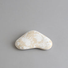 Load image into Gallery viewer, はりこ石 小 (がさ) / 備中和紙