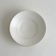 画像をギャラリービューアに読み込む, 粉引きリム皿(20センチ) / 高木剛