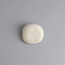 画像をギャラリービューアに読み込む, はりこ石 小 (白がさ) / 備中和紙