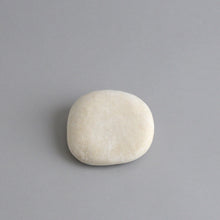 画像をギャラリービューアに読み込む, はりこ石 小 (白がさ) / 備中和紙