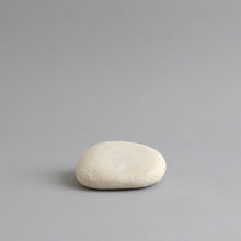 画像をギャラリービューアに読み込む, はりこ石 小 (白がさ) / 備中和紙