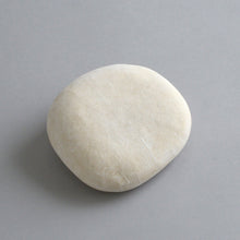 画像をギャラリービューアに読み込む, はりこ石 小 (白がさ) / 備中和紙