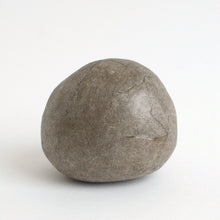 Load image into Gallery viewer, はりこ石 丸小 (いがそめ) / 備中和紙