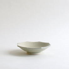 Load image into Gallery viewer, 白磁八角小皿 / 高木剛