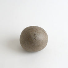 Load image into Gallery viewer, はりこ石 丸小 (いがそめ) / 備中和紙