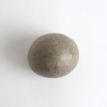 Load image into Gallery viewer, はりこ石 丸小 (いがそめ) / 備中和紙