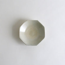 Load image into Gallery viewer, 白磁八角小皿 / 高木剛