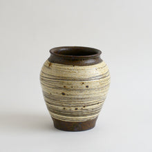 Load image into Gallery viewer, 刷毛目壺 / 高木剛