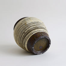 Load image into Gallery viewer, 刷毛目壺 / 高木剛