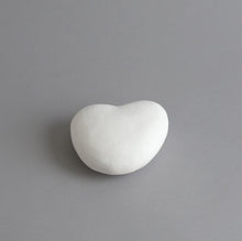 Load image into Gallery viewer, はりこ石 小 (白がさ) / 備中和紙