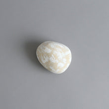 Load image into Gallery viewer, はりこ石 小(がさ) / 備中和紙