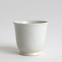 Load image into Gallery viewer, 茶杯 白 / 日高直子