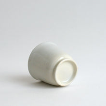 Load image into Gallery viewer, 茶杯 白 / 日高直子
