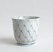 Load image into Gallery viewer, 茶杯 網目文 / 日高直子