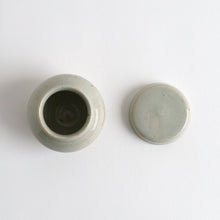 画像をギャラリービューアに読み込む, 青白磁蓋付豆壺 / 日高伸治