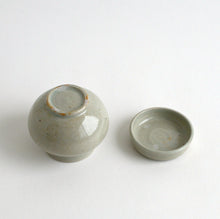 画像をギャラリービューアに読み込む, 青白磁蓋付豆壺 / 日高伸治