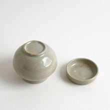 画像をギャラリービューアに読み込む, 青白磁蓋付薬壺 小 / 日高伸治