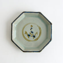 Load image into Gallery viewer, つゆ草八角皿 中 / 袖師窯