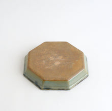 Load image into Gallery viewer, つゆ草八角皿 中 / 袖師窯