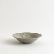 画像をギャラリービューアに読み込む, 印花象嵌菊文碗(青磁/青白磁) / 日高伸治