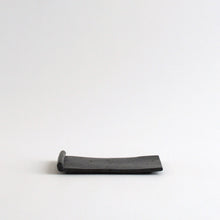 画像をギャラリービューアに読み込む, 炭化脚付板皿 反物 / 日高伸治