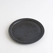 画像をギャラリービューアに読み込む, 炭化平皿7寸 / 日高伸治