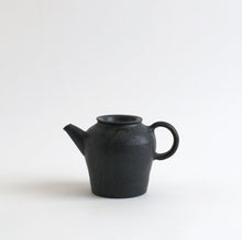 Load image into Gallery viewer, 炭化ポット (中) / 日高伸治