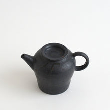 Load image into Gallery viewer, 炭化ポット (中) / 日高伸治