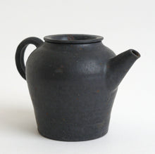 Load image into Gallery viewer, 炭化ポット (中) / 日高伸治